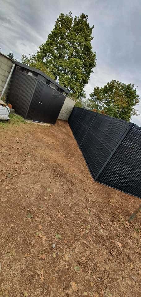 Abri de jardin et claustra